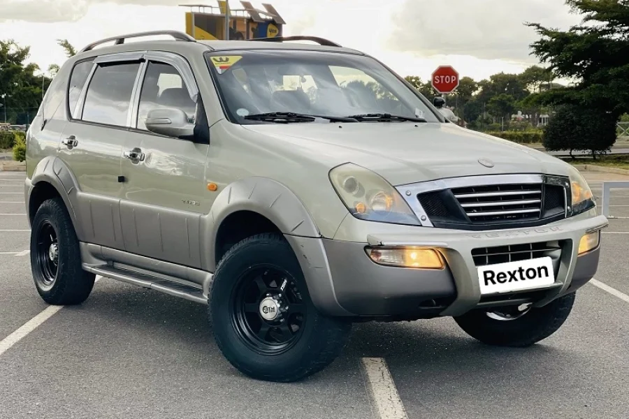 Rexton SUV Rental – Enjoy Both On-Road and Off-Road with Ease and Comfort