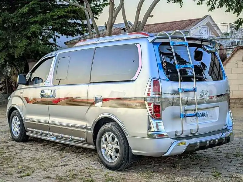 Grand Starex Rental – Comfortable and Spacious Van for Your Trips