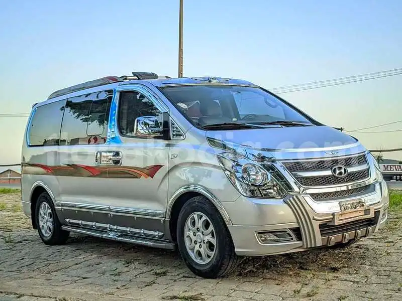 Grand Starex Rental – Comfortable and Spacious Van for Your Trips